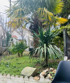 Appartement avec jardinet, quartier pavillonnaire
